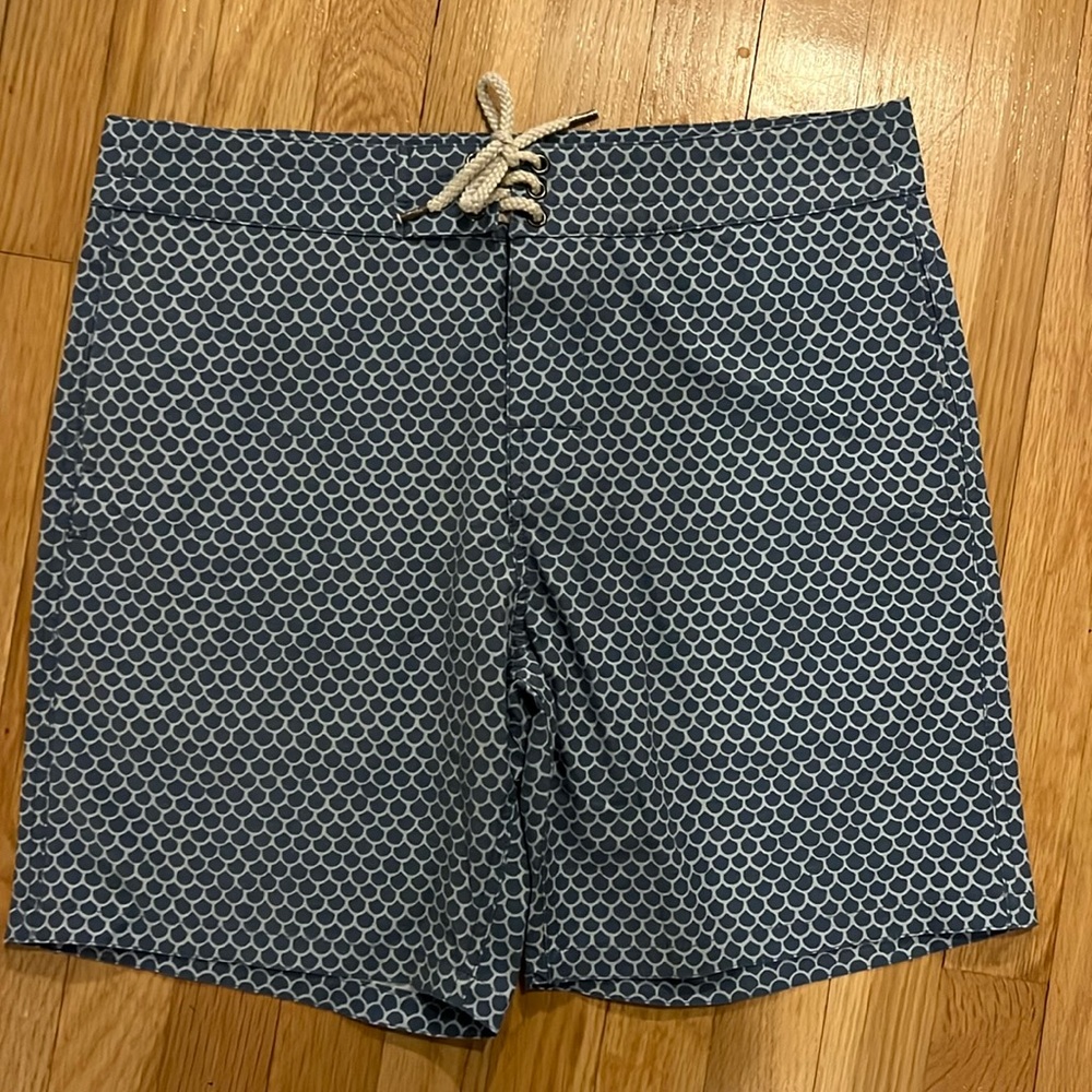 FAHERTY Men’s Classic Boardshirt with a 7” inseam in a Fishscale Batik.